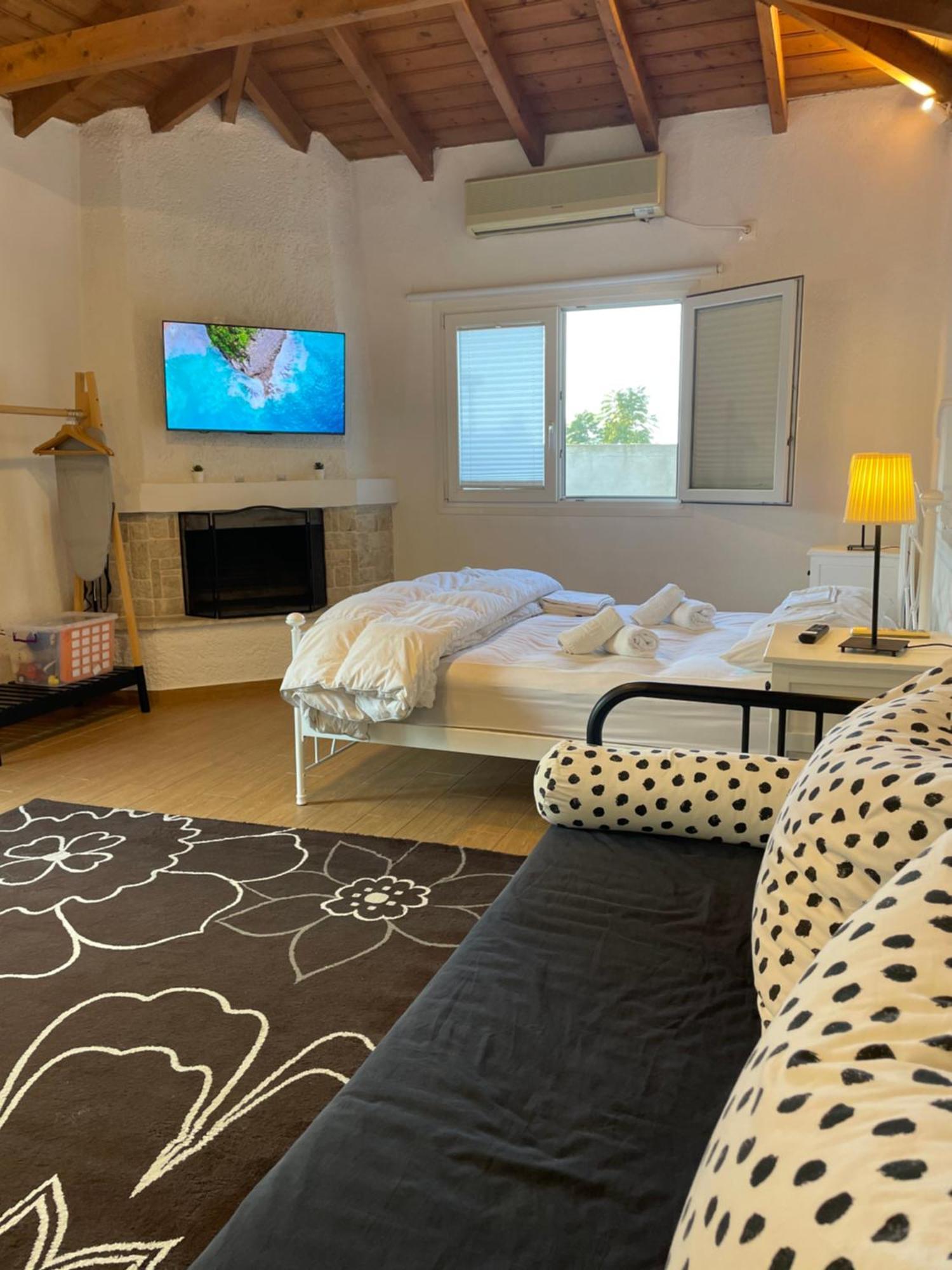 Pool Guesthouse Corinth Ngoại thất bức ảnh